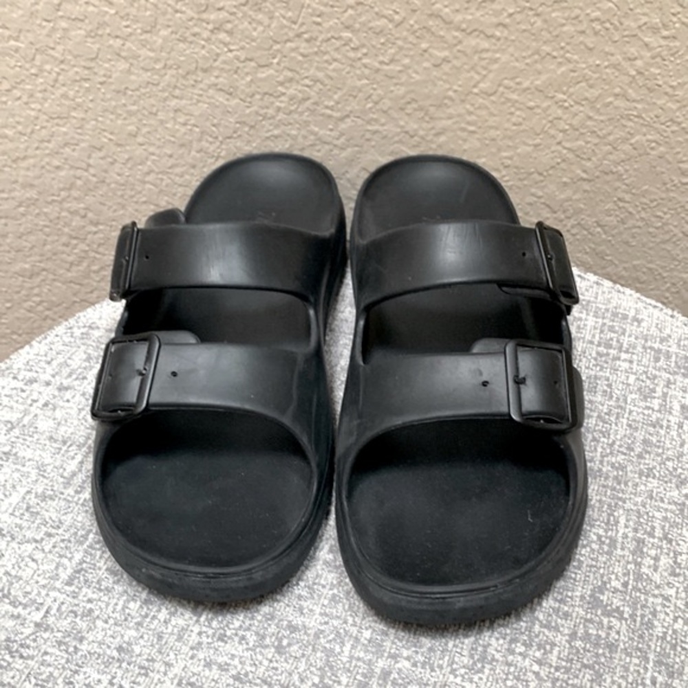 🔹ZARA Mens Slide sandals.